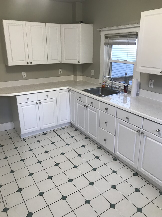 335 Dorchester St, Unit 1