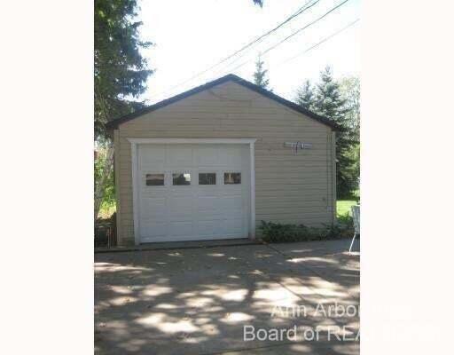 7425 Ann Arbor St in Dexter, MI - Building Photo - Building Photo