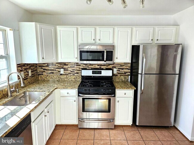 19437 Rayfield Dr in Germantown, MD - Building Photo - Building Photo