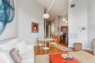 920 Poeyfarre St in New Orleans, LA - Foto de edificio - Building Photo