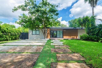 1955 Alamanda Dr in North Miami, FL - Building Photo - Building Photo