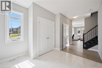 18 Everton Dr in Guelph, ON - Building Photo - Building Photo