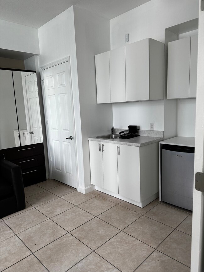 2150 Van Buren St in Hollywood, FL - Building Photo - Building Photo