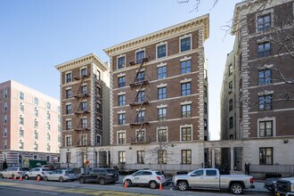 Central Park Plaza Condominium in New York, NY - Foto de edificio - Primary Photo