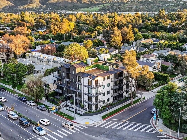 property at 10352 Riverside Dr