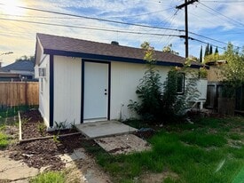220 S K St in Madera, CA - Building Photo