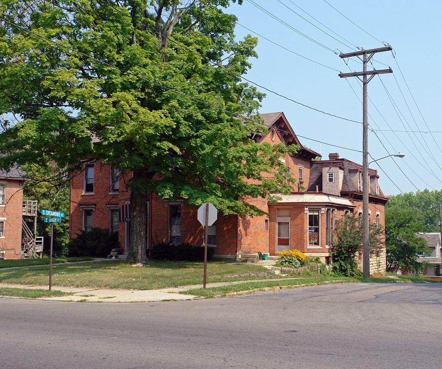 736 E High St in Springfield, OH - Building Photo