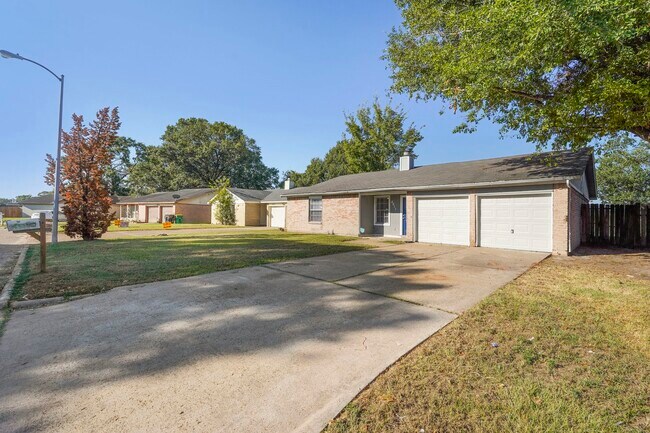 8611 Sherrywood Dr in Houston, TX - Building Photo - Building Photo
