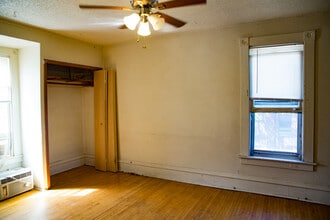 1303 E Hennepin Ave in Minneapolis, MN - Building Photo - Building Photo