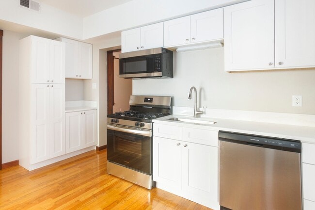2220 W Homer St in Chicago, IL - Building Photo - Building Photo