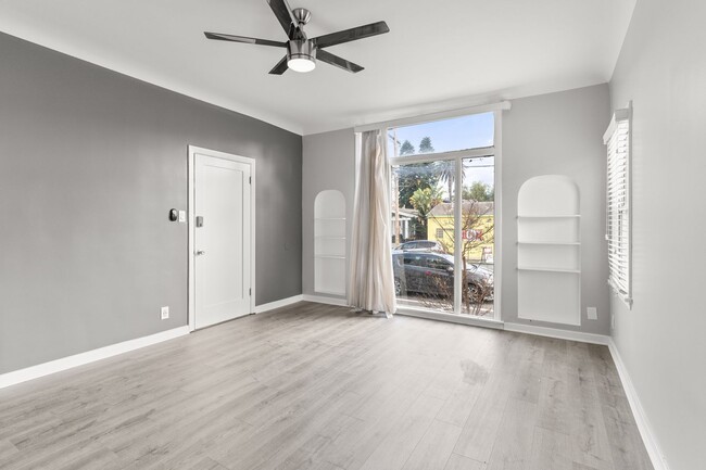 1115 E Broadway, Unit 02 in Long Beach, CA - Building Photo - Building Photo
