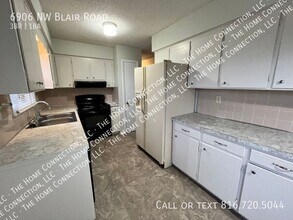 6906 NW Blair Rd in Parkville, MO - Building Photo - Building Photo