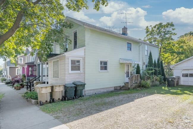 112 N Few St in Madison, WI - Building Photo - Building Photo