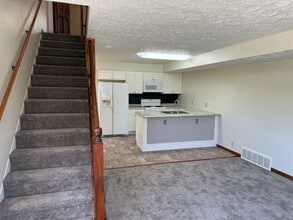 5267 Center Rd, Unit 1A in Brunswick, OH - Foto de edificio - Building Photo