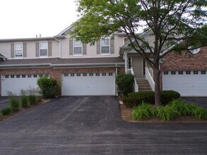 1595 Millbrook Dr in Algonquin, IL - Building Photo - Building Photo
