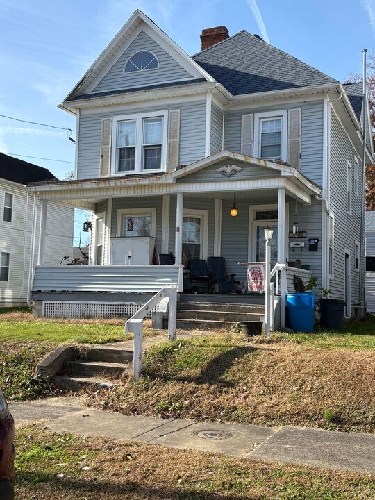 1605 Oak St in Parkersburg, WV - Foto de edificio