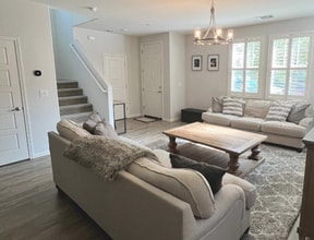 5483 Westhampton Way in Sacramento, CA - Building Photo - Building Photo