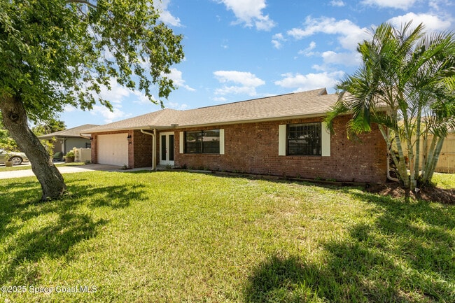 841 Raintree Ave in Rockledge, FL - Foto de edificio - Building Photo