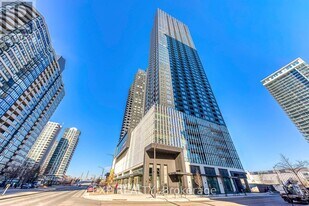 395 Square One Dr in Mississauga, ON - Building Photo