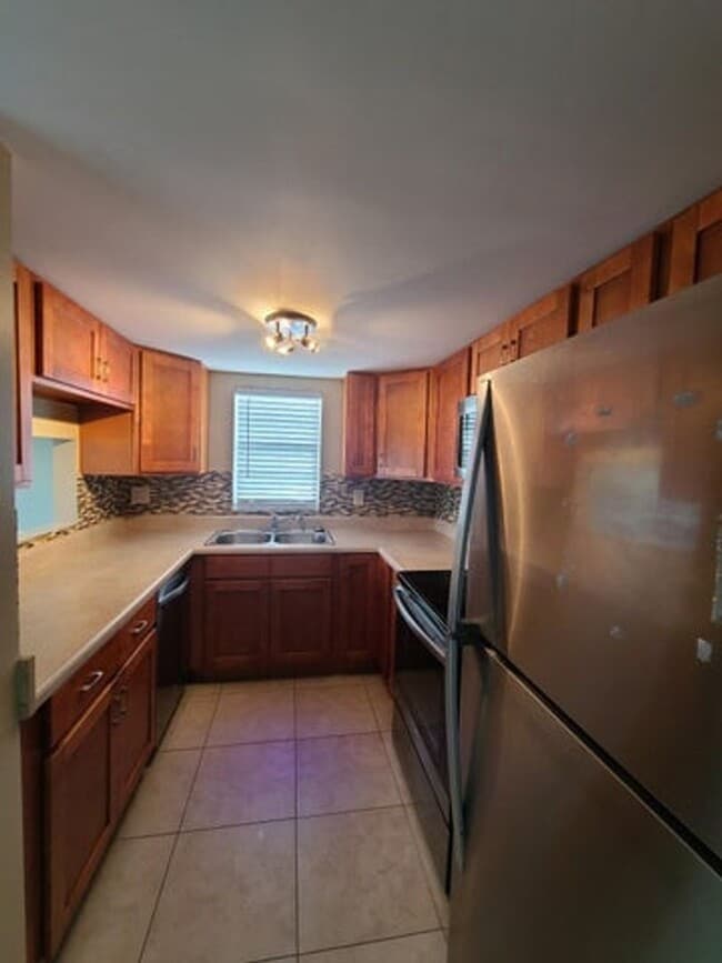 property at 3201 Bayview Dr
