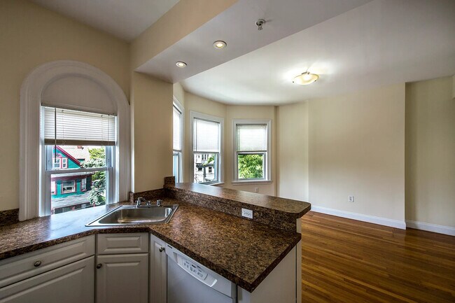 5 Ashford St, Unit #4 in Boston, MA - Building Photo - Building Photo