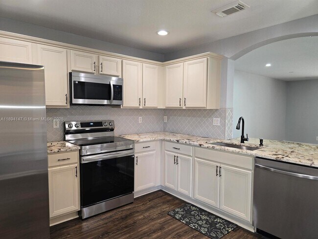 6132 Southard St in West Palm Beach, FL - Building Photo - Building Photo