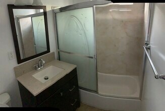 809 N. Adams St., Unit Apt C in Glendale, CA - Foto de edificio - Building Photo