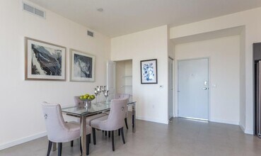 729 NW 2nd St, Unit 512 in Miami, FL - Building Photo - Building Photo