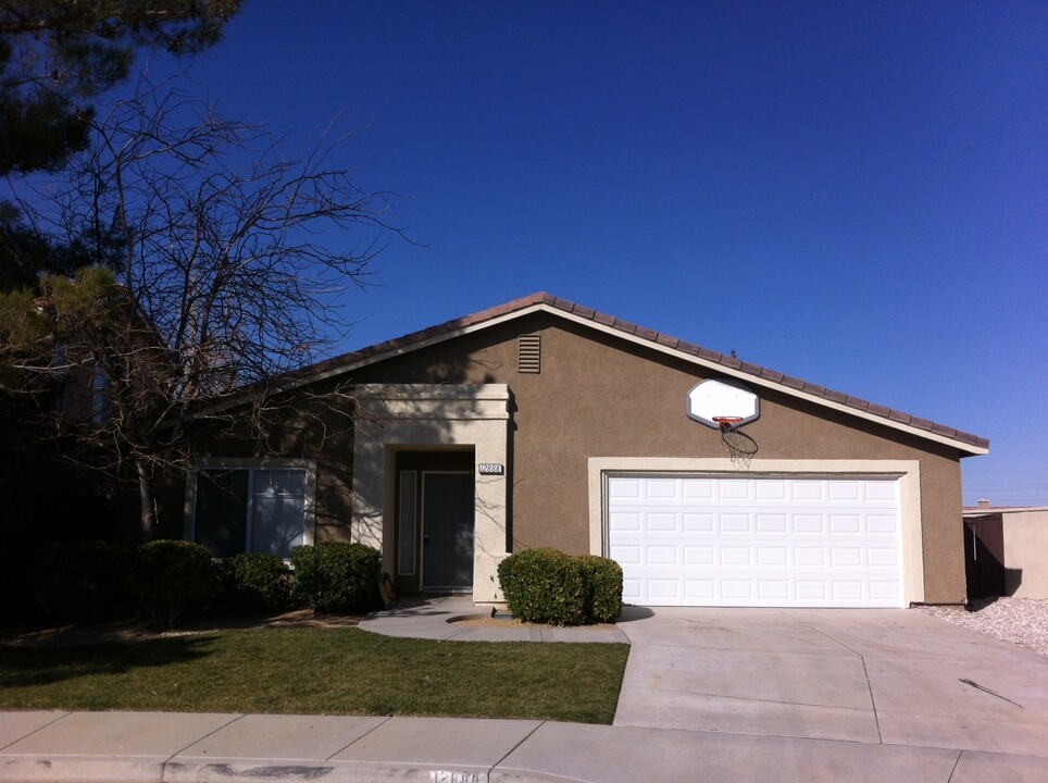 12888 Triton Ln in Victorville, CA - Building Photo