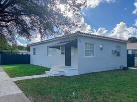 601 De Leon Dr in Miami Springs, FL - Building Photo