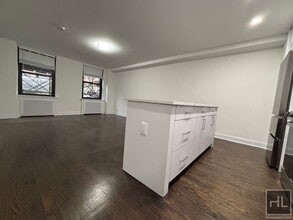 FIFTH AVENUE, Unit 1A in New York, NY - Foto de edificio - Building Photo