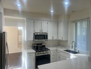 11373 April Leigh Terrace in San Diego, CA - Building Photo - Building Photo