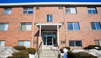 14 Murdock St in Somerville, MA - Building Photo