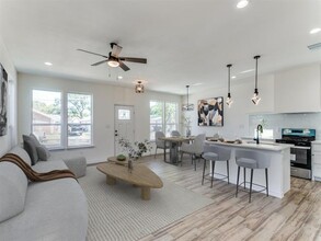 1610 Life Ave in Dallas, TX - Building Photo - Building Photo