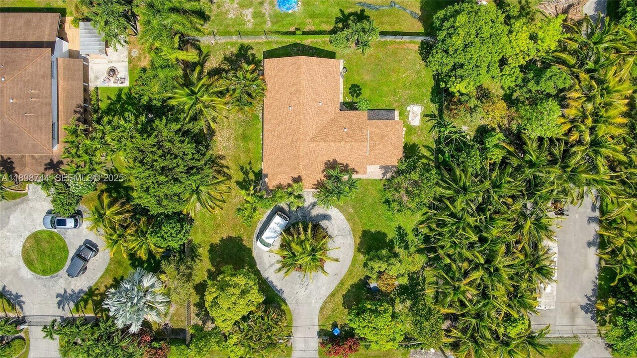 5130 SW 208th Ln in Southwest Ranches, FL - Building Photo