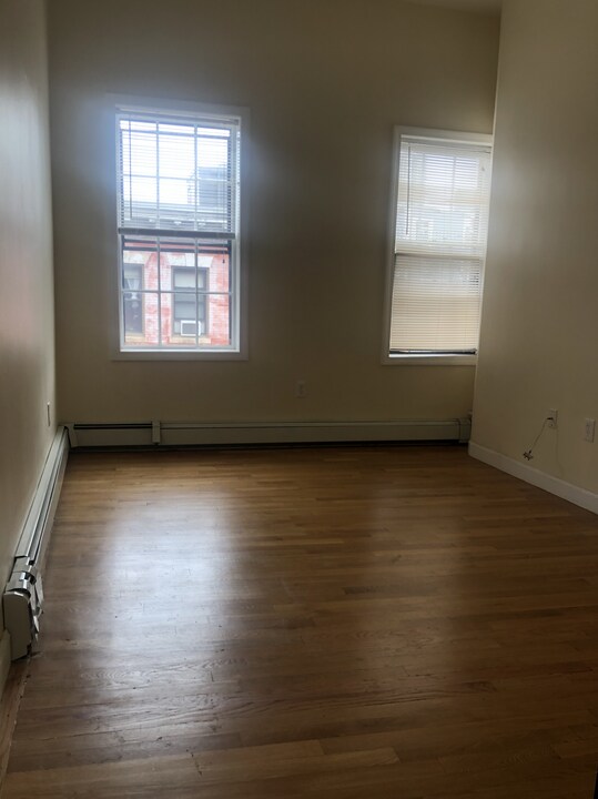 30 Phillips St, Unit 2 in Boston, MA - Building Photo