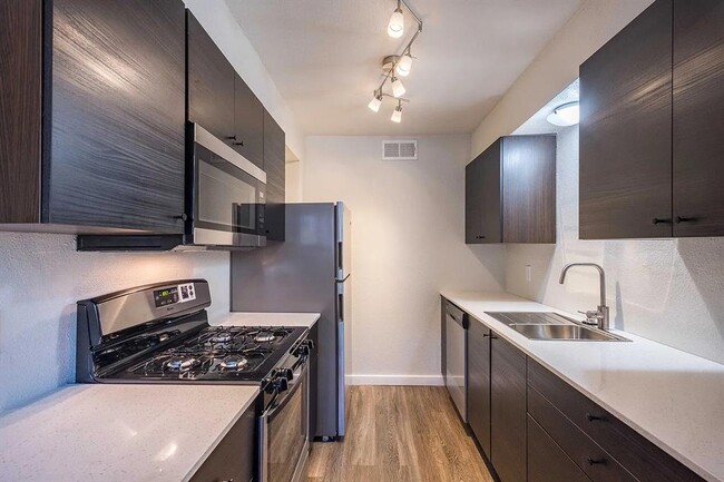 7945 Gault St in Austin, TX - Building Photo - Building Photo