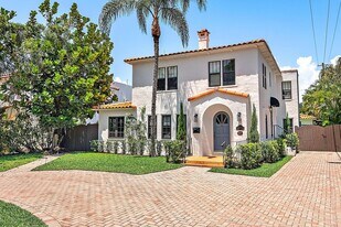 3211 Washington Rd in West Palm Beach, FL - Building Photo