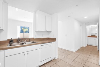 1250 S Miami Ave, Unit 812 in Miami, FL - Building Photo - Building Photo