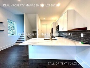 1004 Margaret Brown St in Charlotte, NC - Foto de edificio - Building Photo