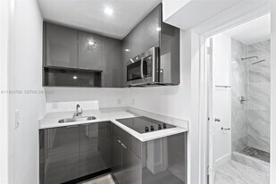 2847 Polk St in Hollywood, FL - Building Photo