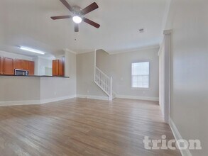 302 Merchants Dr in Columbia, SC - Foto de edificio - Building Photo