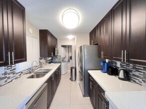 6499 NE 7th Ave in Boca Raton, FL - Building Photo - Building Photo