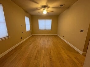 106 S Mays St-Unit -300 in Round Rock, TX - Foto de edificio - Building Photo