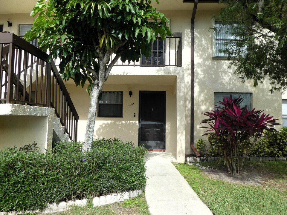 7149 Golf Colony Ct in Greenacres, FL - Building Photo