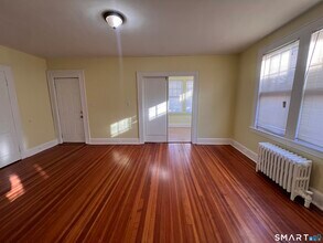 2125 E Main St in Bridgeport, CT - Building Photo - Building Photo