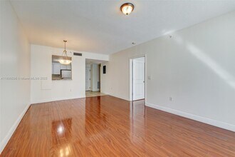 1250 S Miami Ave, Unit 1010 in Miami, FL - Building Photo - Building Photo