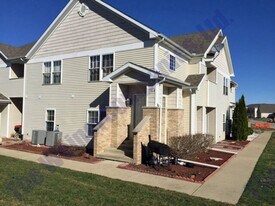 1364 Mariner Way in Champaign, IL - Building Photo