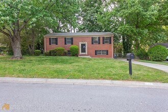 5545 Sturbridge Way in College Park, GA - Building Photo - Building Photo