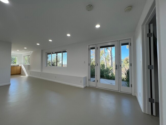 3623 Serra Rd, Unit Hillside Unit in Malibu, CA - Foto de edificio - Building Photo